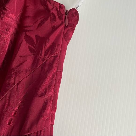 🆕 Lulu’s Ignite my Love Burgundy embossed fringe hem dress NWT size XS - Picture 10 of 12